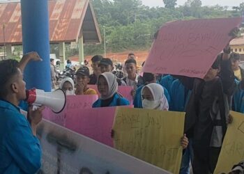 Menuntut Hak, Mahasiswa UIN Jambi Gelar Aksi