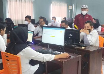 Antusias Peserta Ikuti Ujian CAT Panwascam