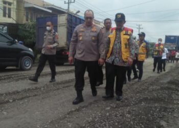 Perbaikan Jalan Rusak Menjadi Penyebab kemacetan Truk Batubara di Jambi 