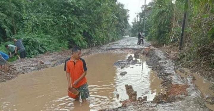 Jalan Kumpeh Rusak Parah, Perlu Perbaikan Segera