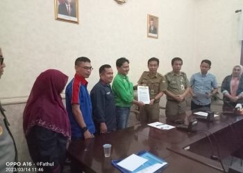 Kasubag Humas Wakili Pimpinan dan Anggota DPRD Terima Audiensi Bersama Buruh Tolak RUU Ciptaker 