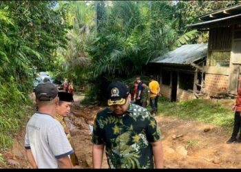 Waka DPRD Jambi Pinto Jaya Dampingi Gubernur Tinjau Jalan Batang Asai