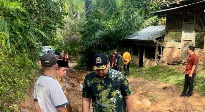 Waka DPRD Jambi Pinto Jaya Dampingi Gubernur Tinjau Jalan Batang Asai