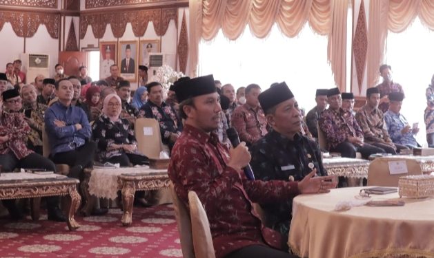 Ketua DPRD Edi Purwanto Minta Kementerian Cermati Upah Honorer