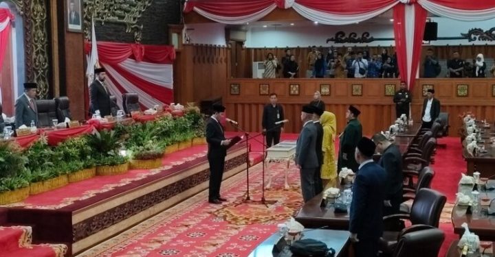 DPRD Provinsi Jambi Lantik PAW Tiga Anggota DPRD