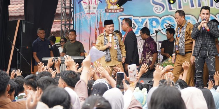 Gubernur Al Haris Dorong Kreativitas, Inovasi dan Kreasi Siswa-Siswi SMA