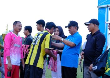 Wagub Sani Tutup Turnamen Sepak Bola Gubernur Cup Tahun 2024