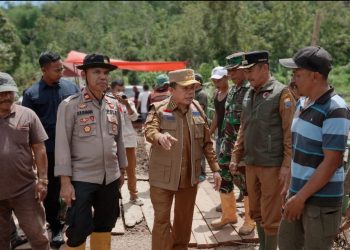 Gubernur Jambi Tinjau Jembatan Ambruk di Kerinci Akibat Banjir