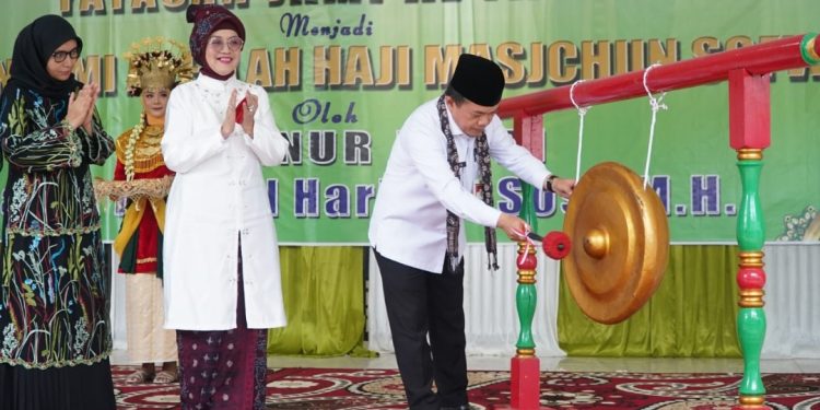 Gubernur Al Haris: Pendidikan Islam Al-Falah Haji Masjchun Sofwan untuk Ingatkan Sejarah