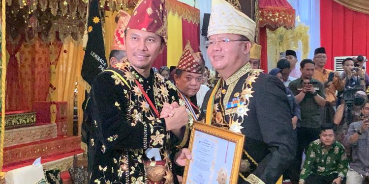 Hadiri Penyerahan Gelar Adat Jambi ke 13 Tokoh, Edi Purwanto: Mari Sama-sama Bangun Jambi