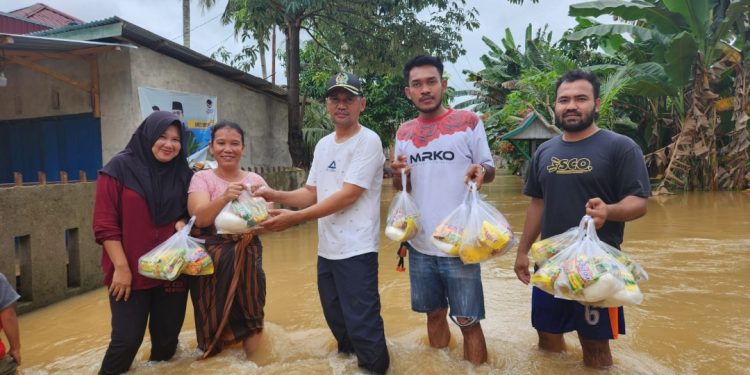 Saipul Anwar Bagikan 1.200 Paket Sembako untuk Korban Banjir di 3 Desa