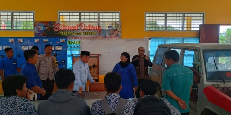 Gubernur Dicurhati Soal PPPK dan Alat Praktek, Saat Gubernur Kunjungi SMK 8 Bungo