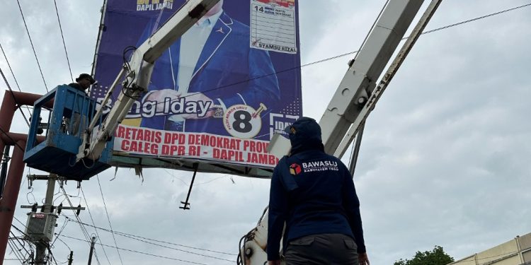 Selsai Apel Siaga, Bawaslu Tebo Tancap Gas Tertibkan Ribuan APK