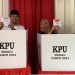 Ketua DPRD Jambi Bersama Istri Nyoblos di TPS 13 Kenali Besar