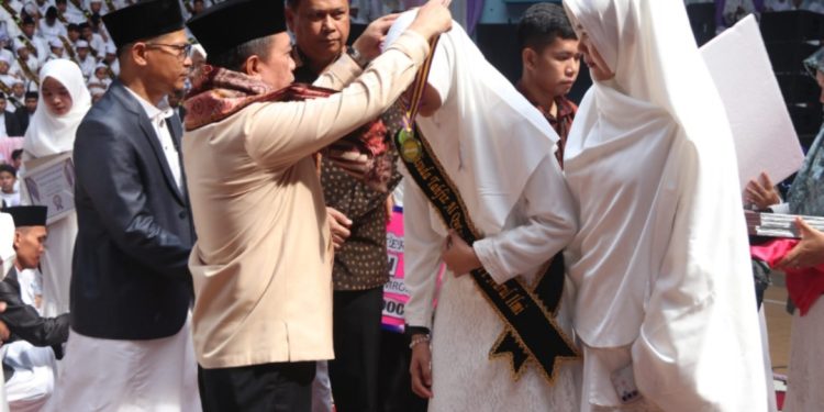 Gubernur Jambi Beri Hadiah Umroh Gratis Untuk Tiga Hafiz 30 Juz, Termasuk Guru