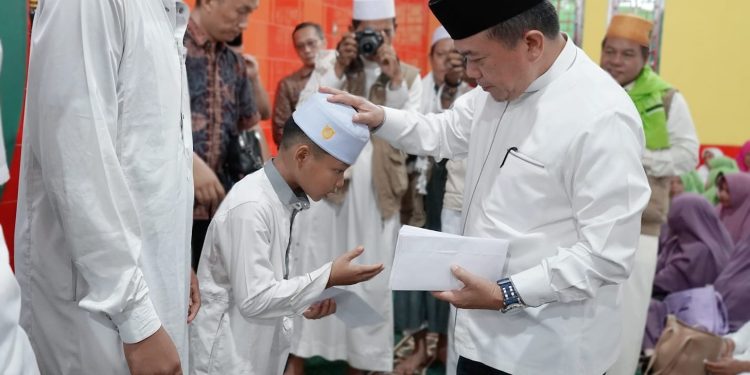 Gubernur Jambi Al Haris Hadiri Peringatan Isra’ Mi’raj di Masjid Cheng Hoo dan Berikan Bantuan Sosial