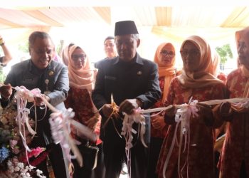 Buka Bazar Ramadhan DWP Jambi, Abdullah Sani Beri Apresiasi kepada Pelaku UMKM