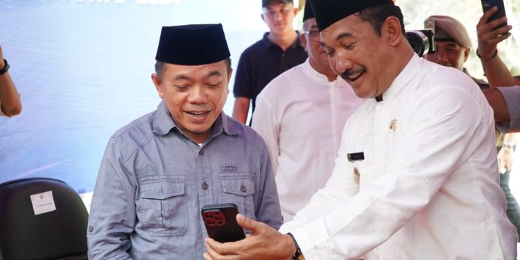 Gubernur Jambi Launching Tower Repeater GSM Program Pemprov di Lokasi Blank Spot