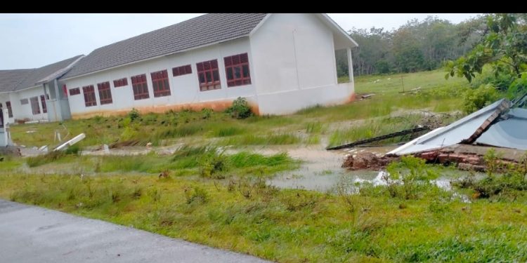Baru Dibangun, Pagar SMKN 10 Tebo Roboh