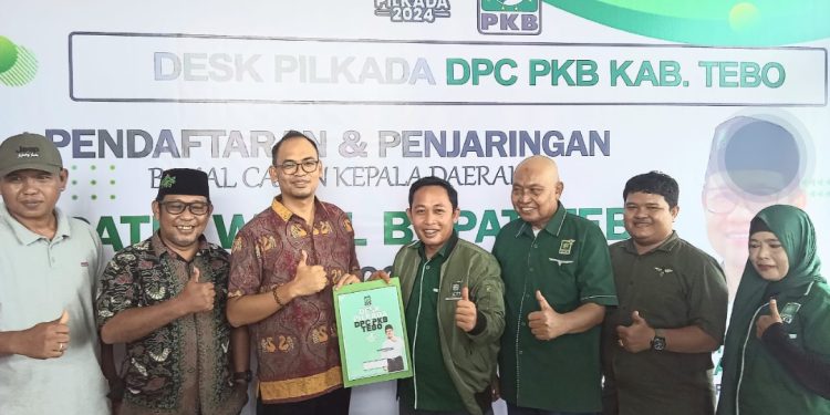 Afriansyah Kembalikan Formulir Pendaftaran ke PKB, Berharap Jadi Pengusung Jadi Calon Bupati Tebo