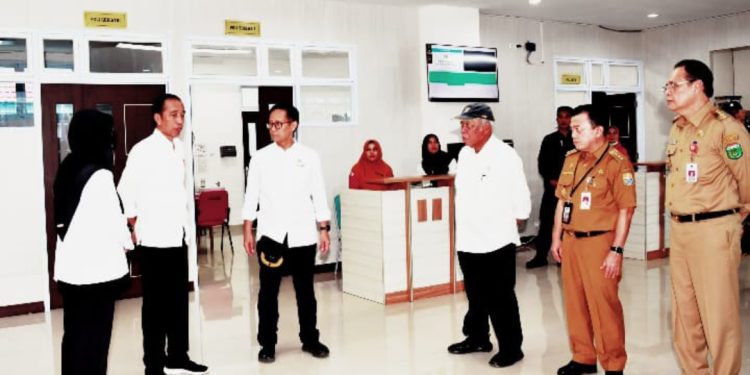 Pj Bupati Tebo Varial Dampingi Presiden Tinjau Fasilitas RSUD STS