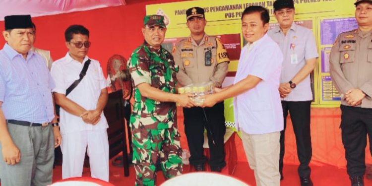 Pj Bupati dan Kapolres Tebo, Cek Pospam Lebaran Rimbo Bujang serta Serahkan Bingkisan