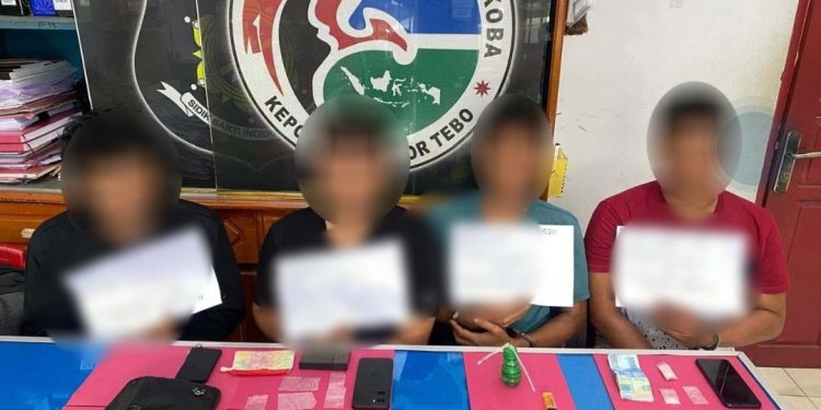 Satresnarkoba Polres Tebo Tangkap 4 Pengedar Narkoba di Dusun Kayu Batu