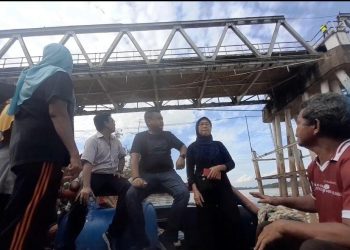 Tongkang Batubara Nekat Melintas Buat Amarah Warga Memuncak, Komisi III Langsung Temui Massa