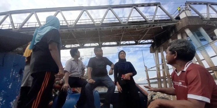 Tongkang Batubara Nekat Melintas Buat Amarah Warga Memuncak, Komisi III Langsung Temui Massa