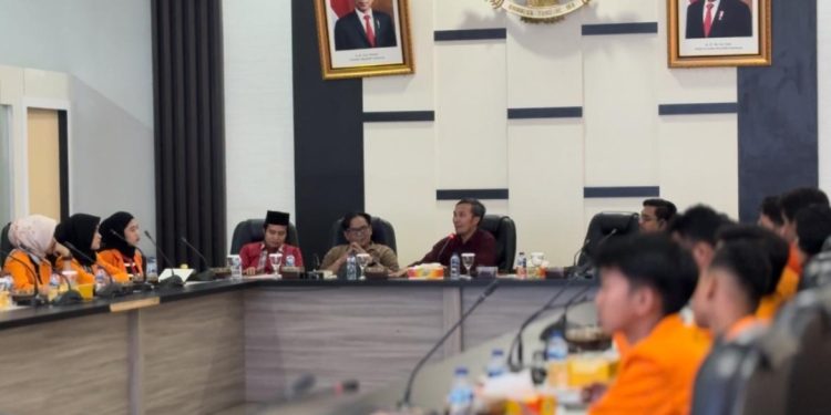 Edi Purwanto Paparkan Tugas dan Fungsi DPRD ke 84 Mahasiswa Fakultas Hukum Unja