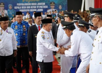 Gubernur Jambi Hadiri Pengukuhan Perpanjangan Jabatan Kades di Muarojambi