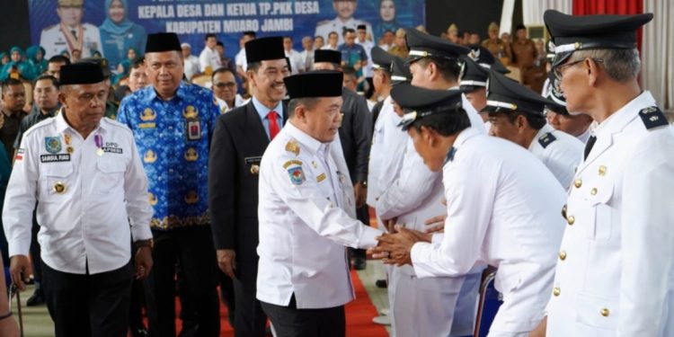 Gubernur Jambi Hadiri Pengukuhan Perpanjangan Jabatan Kades di Muarojambi