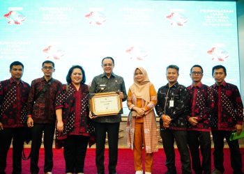 Pj Bupati Tebo Varial Adhi Putra menerima Sertifikat Eleminasi Malaria dari Kementerian Kesehatan RI