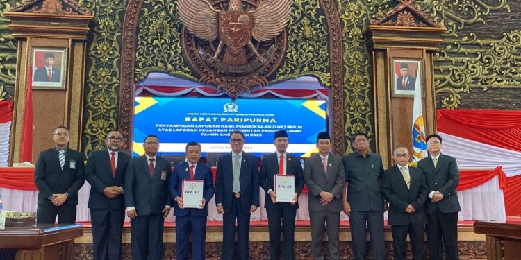 DPRD Provinsi Jambi Gelar Rapat Paripurna Penyerahan LHP Atas LKPD Provinsi Jambi TA 2023