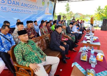 Anggota DPRD Jambi Al Mashuri dan Supeno Hadiri Pengukuhan Kades dan BPD se-Kabupaten Tebo