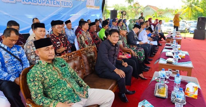 Anggota DPRD Jambi Al Mashuri dan Supeno Hadiri Pengukuhan Kades dan BPD se-Kabupaten Tebo
