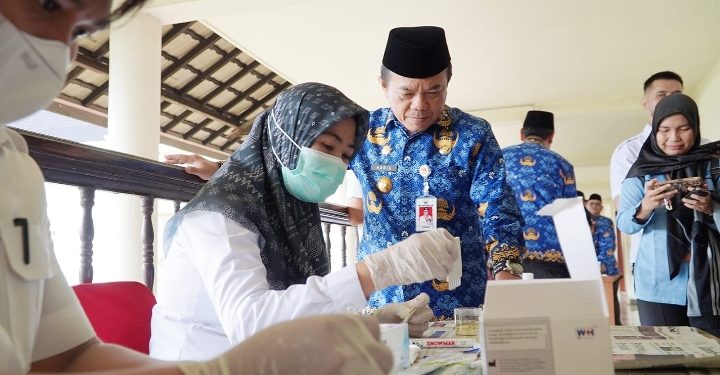 Gubernur Hingga Pejabat Pemprov Tes Urine