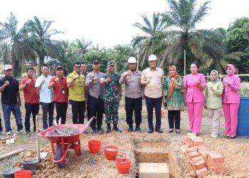 Kapolres Tebo Melakukan Peletakkan Batu Pertama Pembangunan Polsek Serai Serumpun