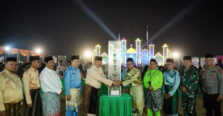Sekda Tebo Tutup MTQ XX Tingkat Kabupaten Tebo di Desa Mengupeh