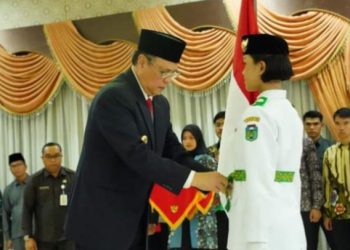 Pj Bupati Tebo Kukuhkan 30 Orang Paskibraka Merah Putih Tingkat Kabupaten Tebo