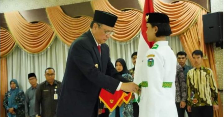 Pj Bupati Tebo Kukuhkan 30 Orang Paskibraka Merah Putih Tingkat Kabupaten Tebo