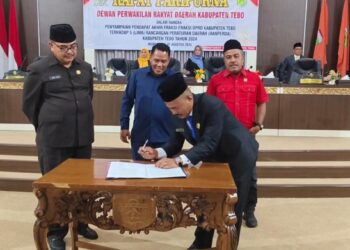DPRD Kabupaten Tebo Sahkan 5 Ranperda Menjadi Perda