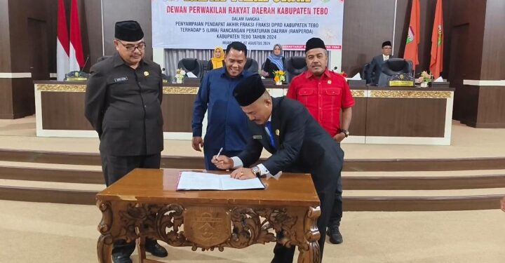 DPRD Kabupaten Tebo Sahkan 5 Ranperda Menjadi Perda