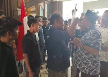 Gemakato Gelar Aksi di Gedung DPRD Tebo