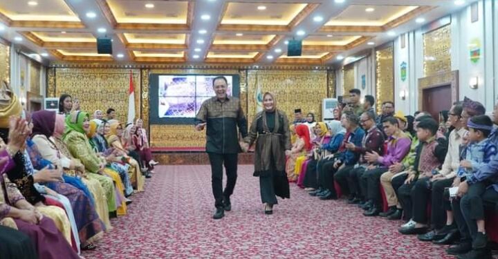 Pj Bupati Tebo Hadiri Festival Tenun Songket dan Batik Jambi