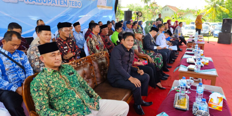 Anggota DPRD Jambi Al Mashuri dan Supeno Hadiri Pengukuhan Kades dan BPD se-Kabupaten Tebo