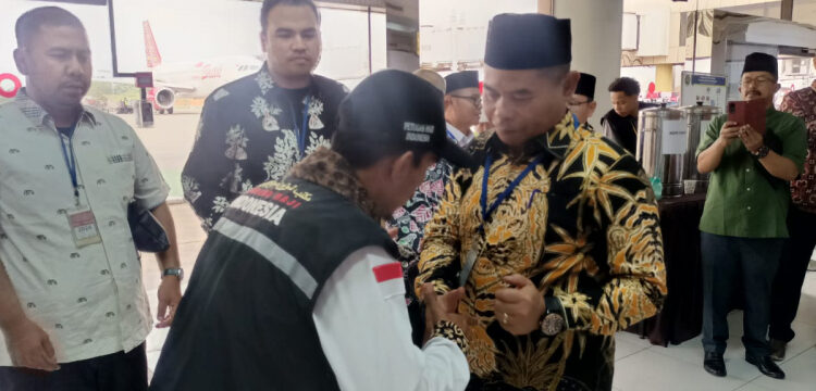 Komisi IV DPRD Provinsi Jambi Sambut Kepulangan Jamaah Haji di Bandara Hang Nadim Batam