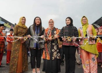 Tanty Harvianty Buka Pameran Tebo Expo