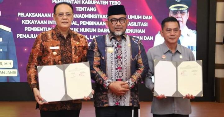 Varial Hadiri Penyerahan Berita Acara dan Surat Selesai Harmonisasi Ranperda