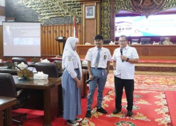 Terima Kunjungan Belajar Siswa SMA N 4 Kota Jambi, Ahmad Fauzi Jelaskan Tugas dan Kewenangan DPRD